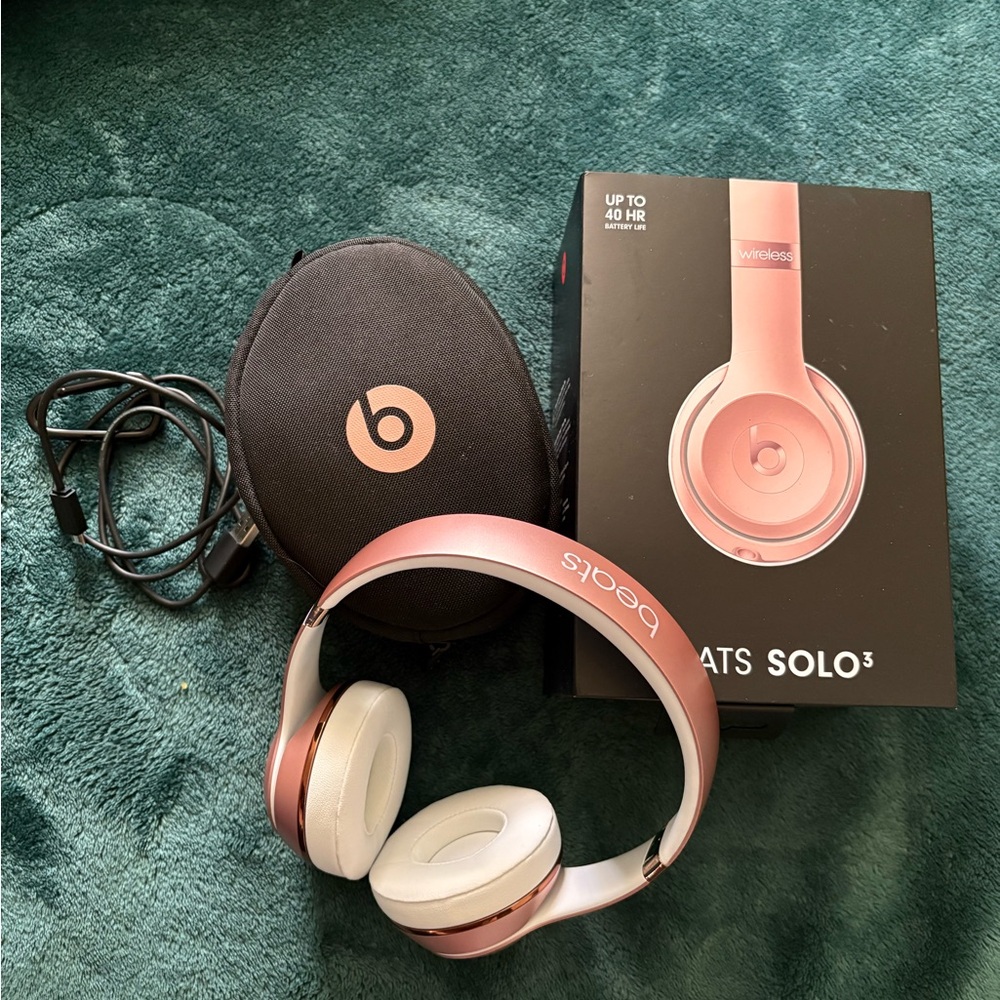 🚫SOLD🚫
Beats Solo³ Bluetooth Wireless On-Ear Headphones